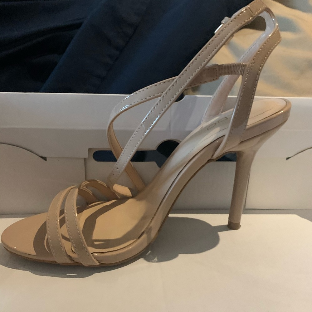Women also size 6 sandal